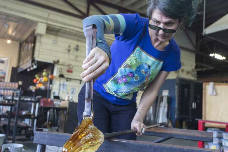 Kelly Howard making glass art